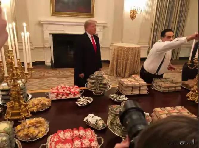 再次预警，美军或者以色列将发动武装袭击，但是目标不确定，大多数专家认为是伊朗！美