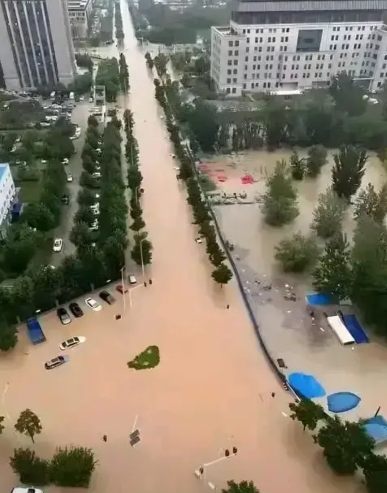 郑州已经遭遇过两次较大型的水灾了，咱们也来随便聊聊吧。首先，郑州存在一个天然