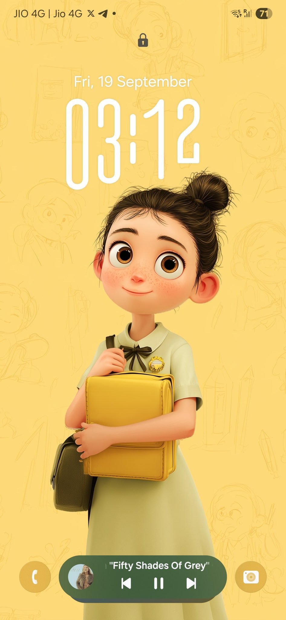 这两张锁屏页面分别是OneUI，一个是iOS，其实可以从几个方面来欣赏设计