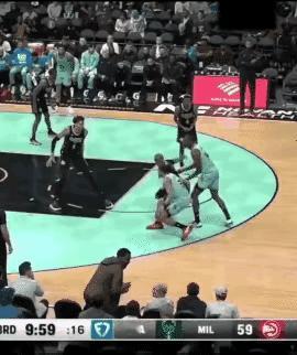 我不太懂篮球规则，文班亚马这一球，算是盖帽呢，还是抢断？对方跳起来投篮了，文班亚