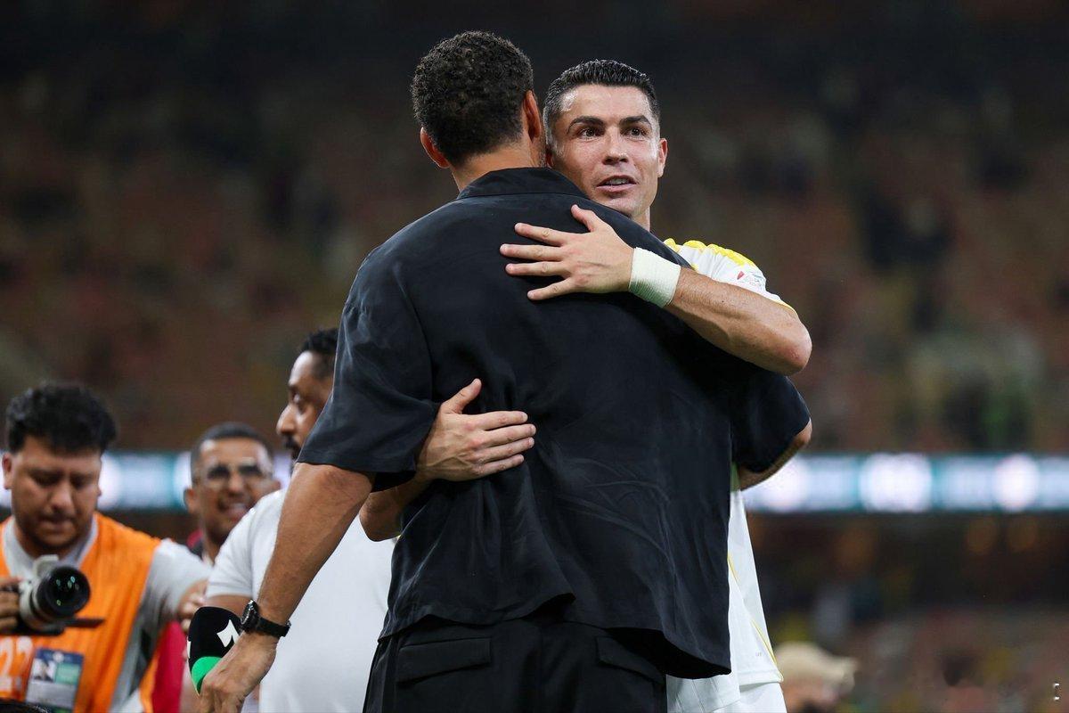 C罗费迪南德：“人们认为克里斯蒂亚诺搬到了一个不关心足球的国家，他只是