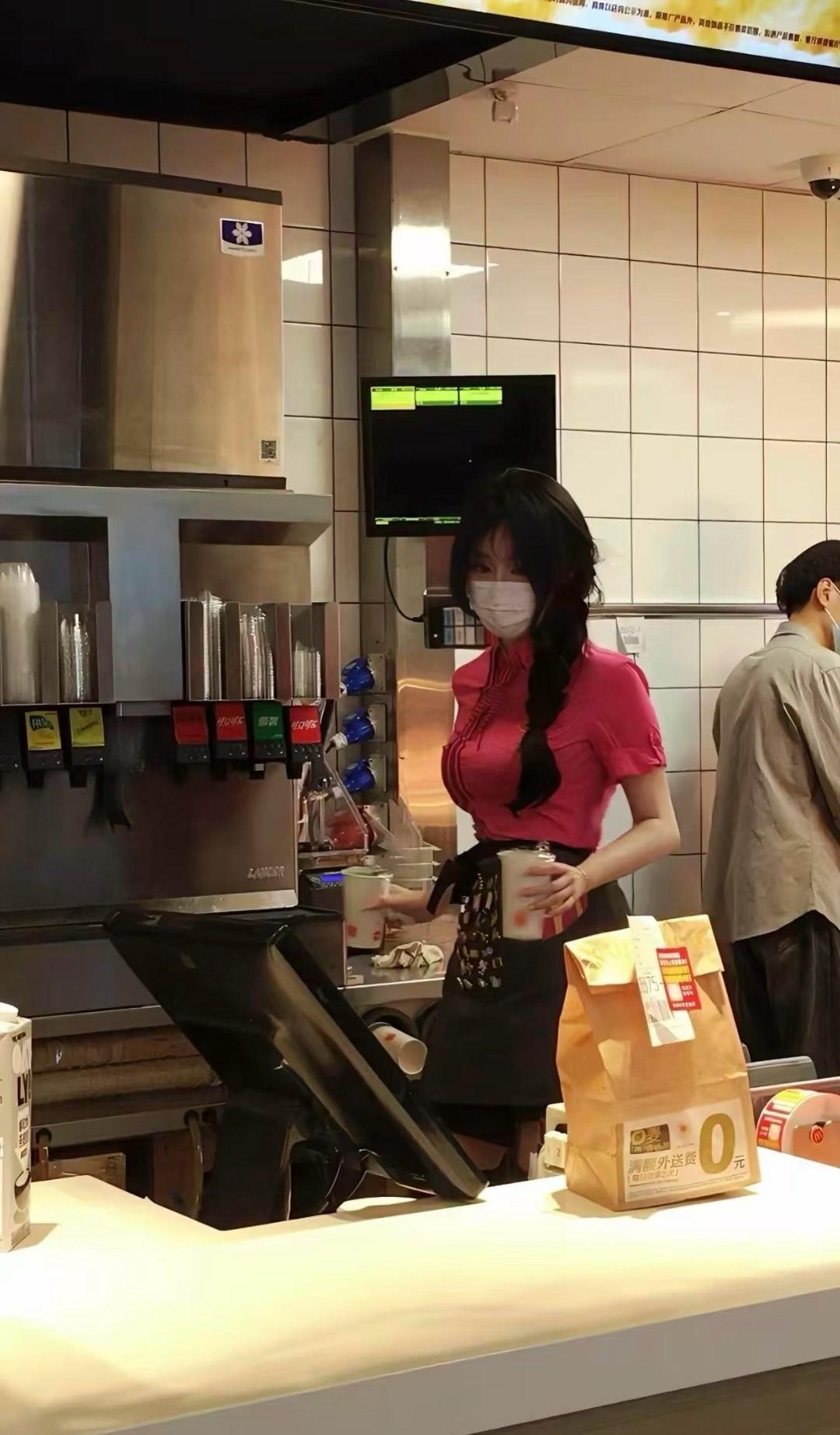 麦当劳居然有这种绝色