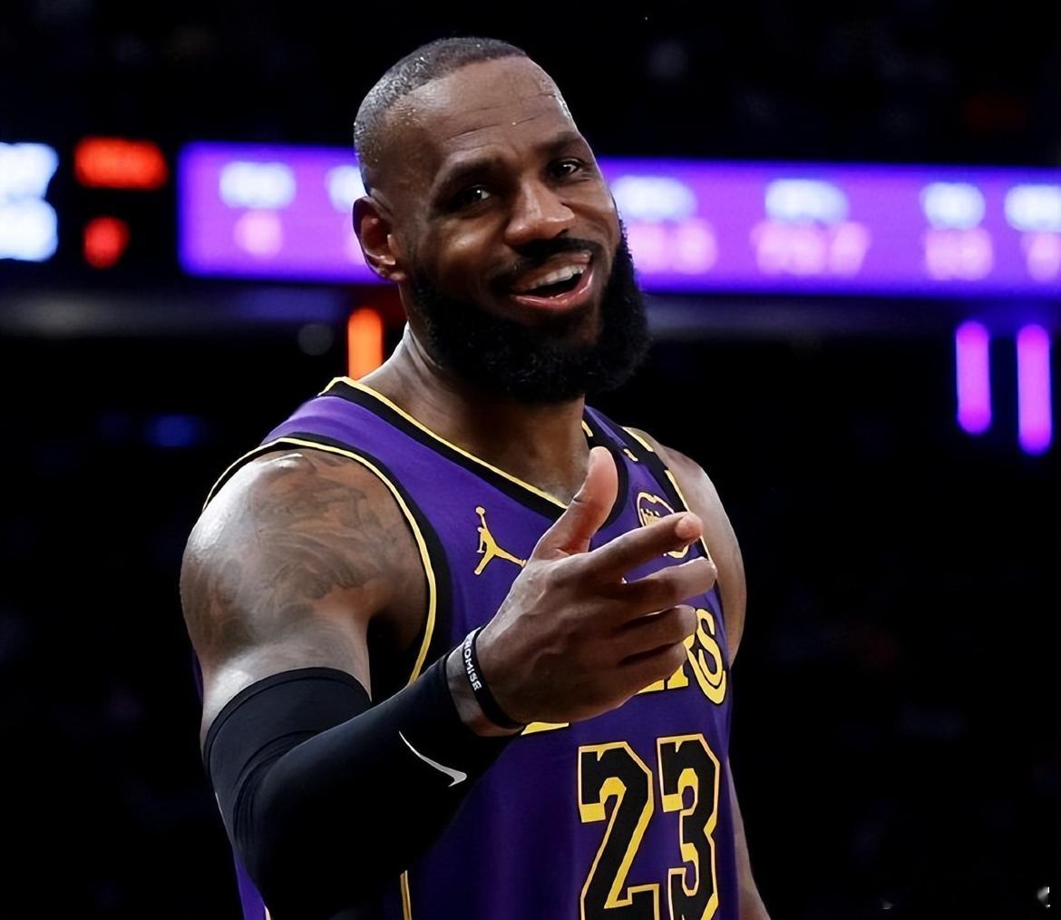 詹姆斯这数据太夸张了：2006年新年第一战：32分11篮板11助攻2016年新年