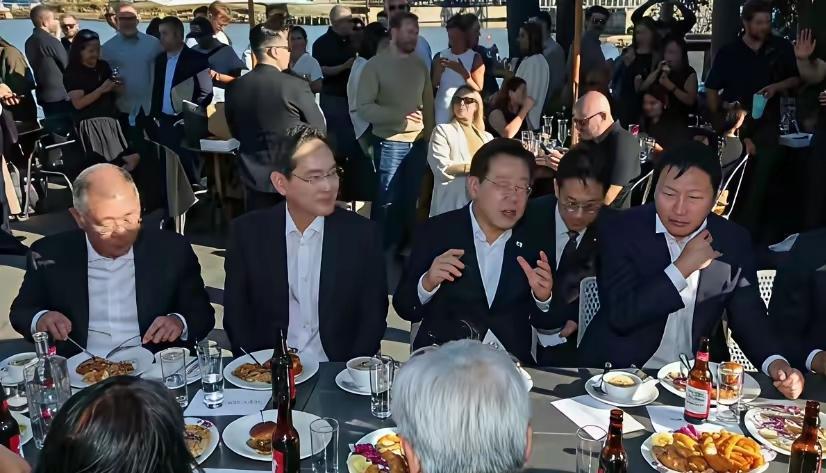 崔泰源不明白，他的离婚案如此艰难，为何李在镕却那么容易呢？同是财阀，同时离婚！