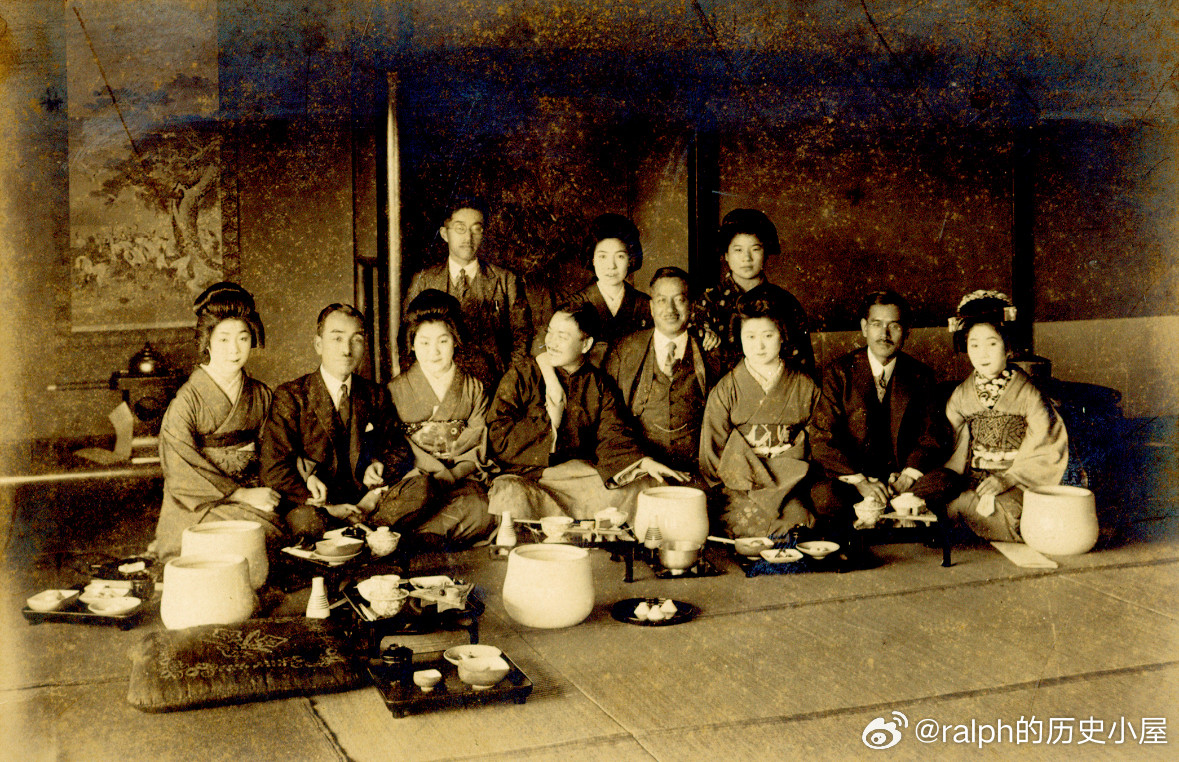 1924年1月出席完国民党一大后戴季陶（左四）与友人在上海日式会馆宴会合影历史影