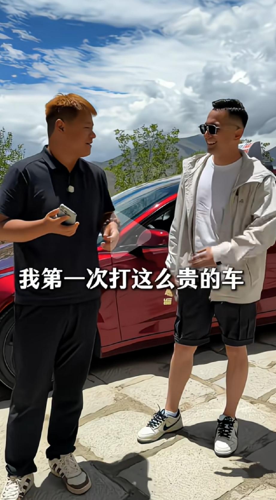 河南小伙儿是真敢玩呀！一河南小伙儿从新疆乌鲁木齐打车到西藏拉萨，旅途中太无聊，