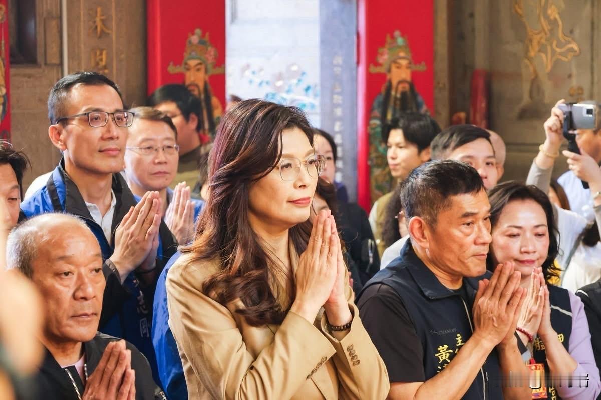 昨天，中国国民党党主席郑丽文前往台湾台北市万华区的艋舺青山宫参加灵安尊王圣诞遶境