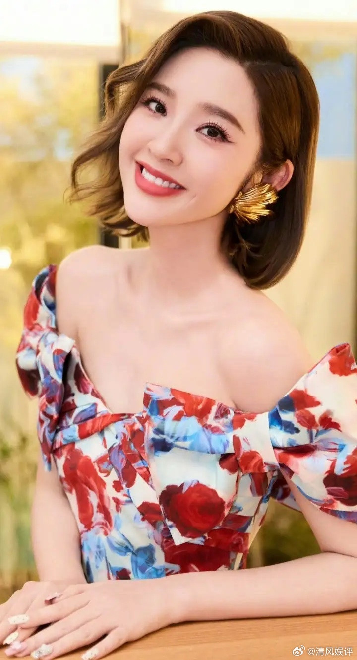 1.许凯眼看没什么前途了，王星越如今更得于正器重了，资源倾斜十分明显，优质剧本都