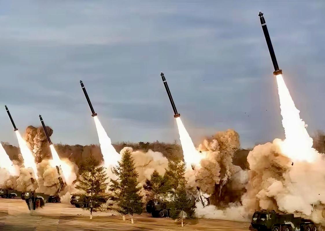 19日凌晨，数枚导弹密集射向日本海，高市早苗这下尝到后果了！​据韩联社报道，