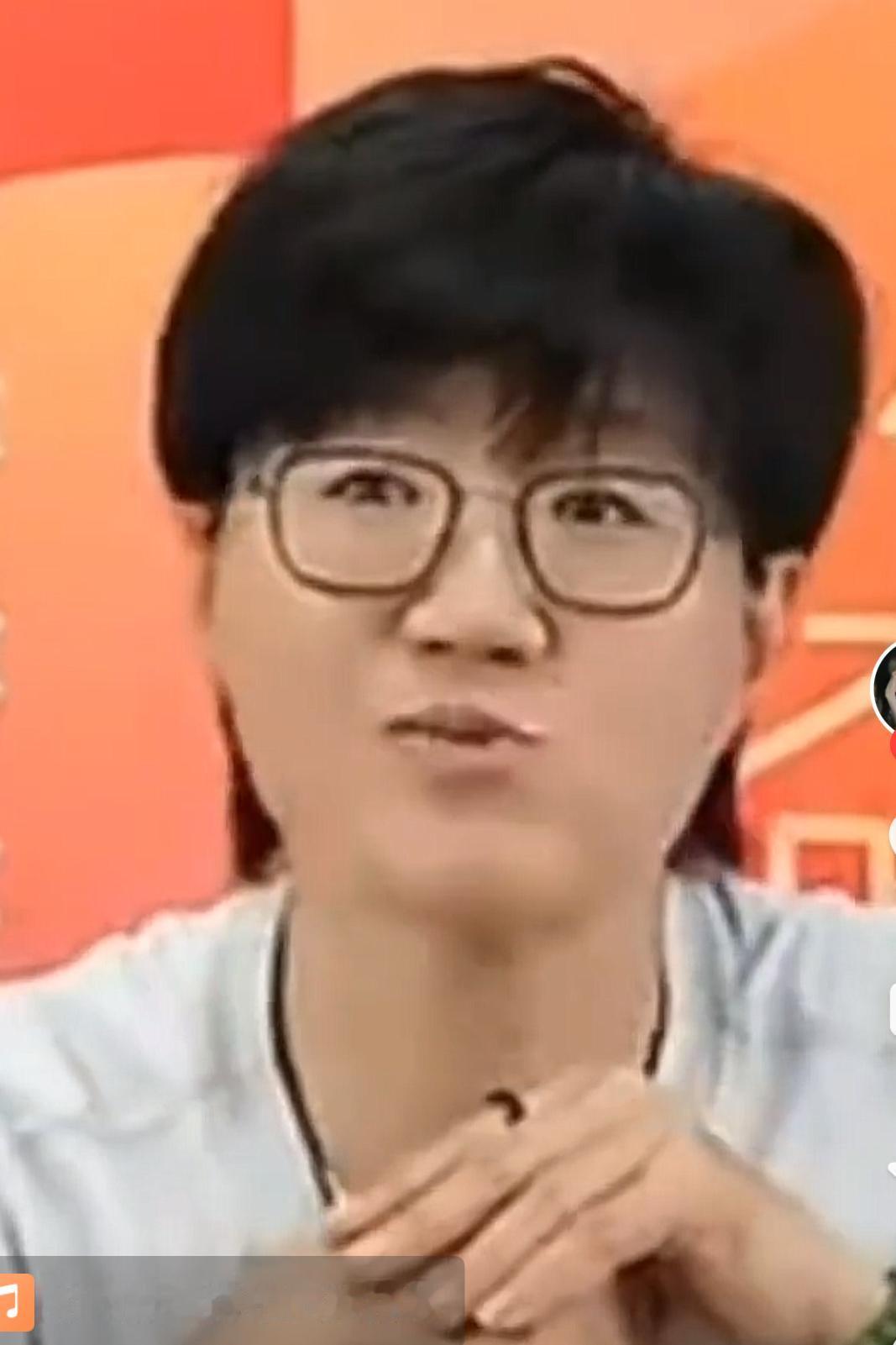 郭焱：孙颖莎真是太牛了！通过同朱雨玲的比赛，我们又看到了一个状态饱满的孙颖莎。