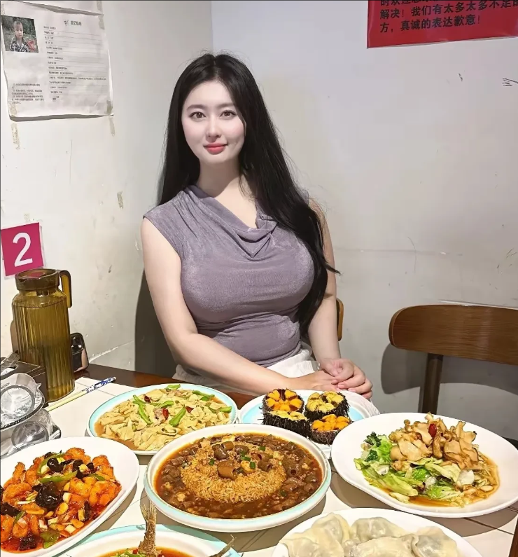 这么大一桌子好吃的，到底先吃哪一个呢？