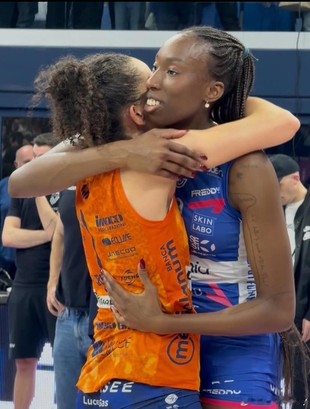 埃格努以1034分结束本赛季💥931次进攻得分🙌71次拦网得分☄️32