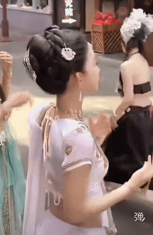 妥妥的小仙女！漂亮清纯，招人稀罕![赞][大笑]