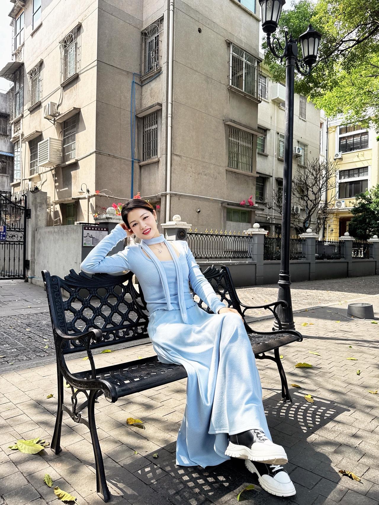 岁月匆匆，生活不易，忘记年龄，活出自己，是一种智慧，更是一种能力。时尚穿搭好心