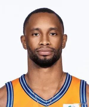 上海队今年签弗格真是最明智的选择，到赛季末期，弗格基本已经恢复到最佳状态了。其实