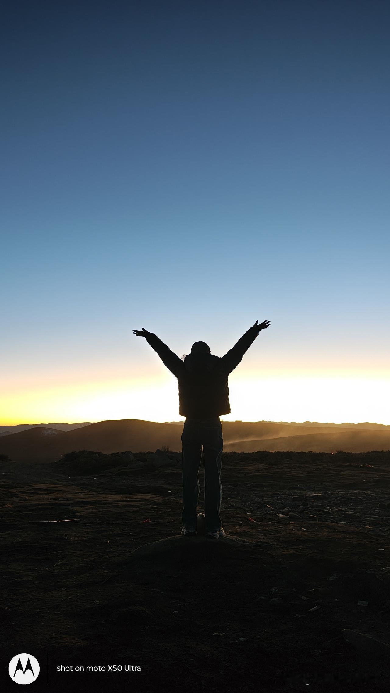 红海子赏雪山，鱼子西观日照金山，简直yyds！此次秋假重走小环线，与前几年显著