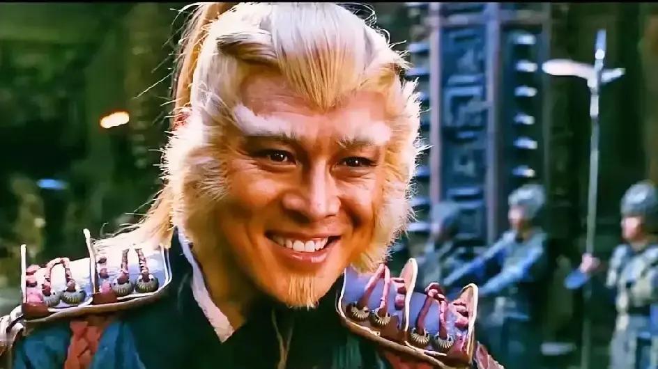 李连杰根本不是在演孙悟空，他是在审判孙悟空。你记忆里的美猴王翻着筋斗云。他