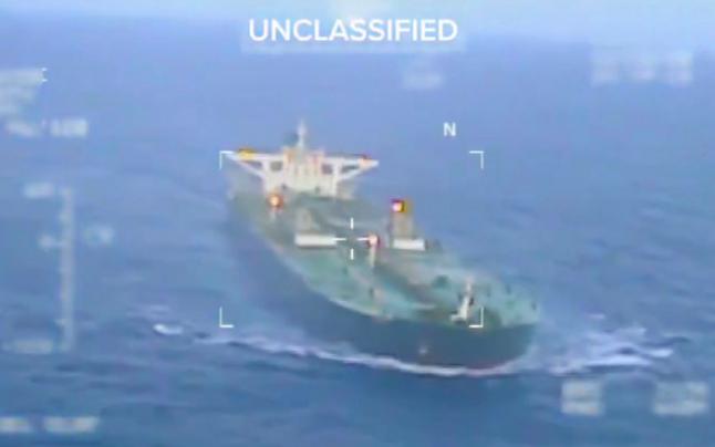 美舰不敢拦截，一艘俄罗斯油轮顺利驶入委内瑞拉，美不怕中方却惧俄罗斯？这事发生