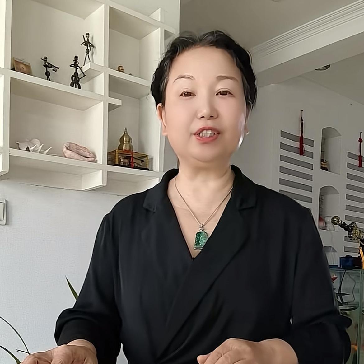 伦巴说，我都差点以为老杜抓了，没想到是假消息。夜壶天天说这个人抓了，那个被抓
