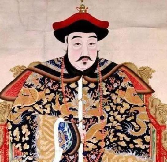 1648年，36岁多尔衮不仅处死了39岁的侄儿豪格，还带着人瓜分了他的老婆们。孝