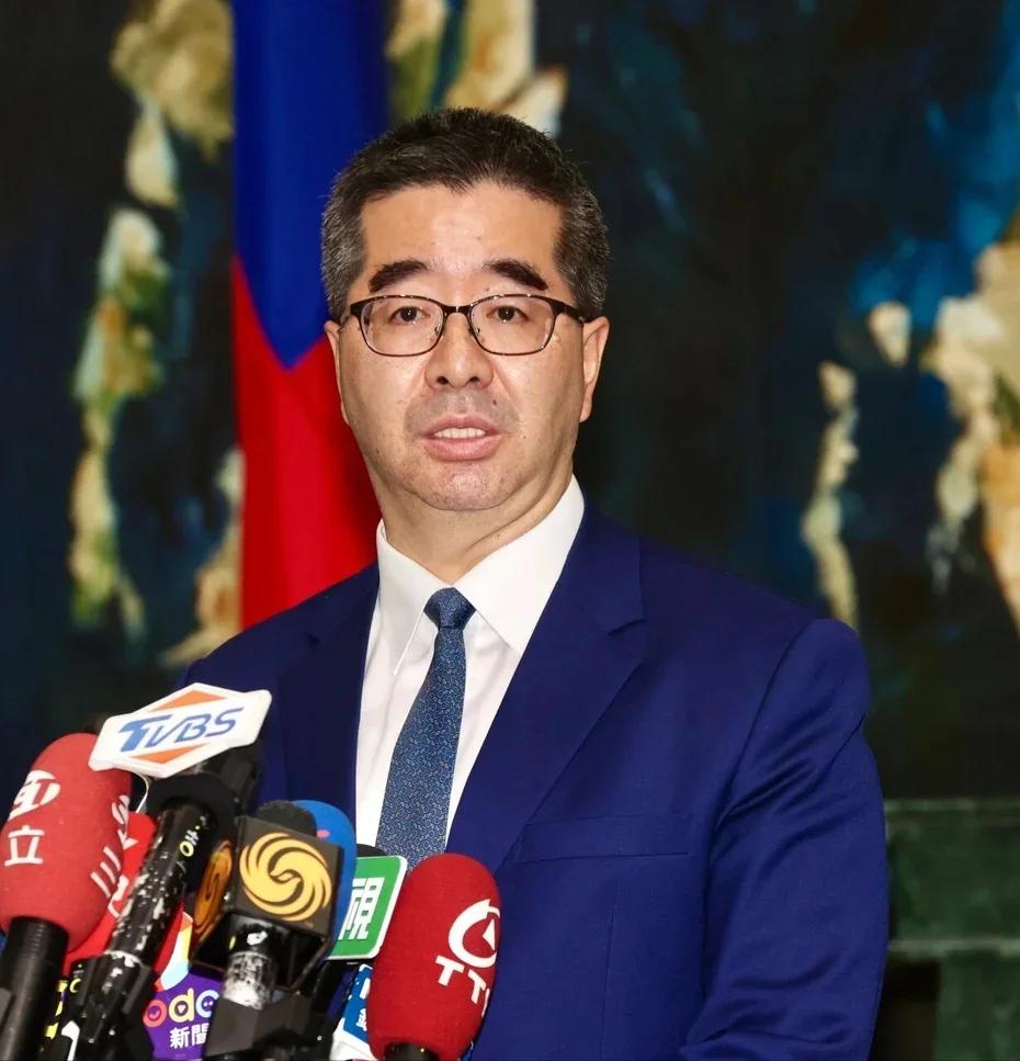 萧旭岑称“有人违反做人的底线”王光慈泣不成声感谢还清白马英九基金会三人小组昨