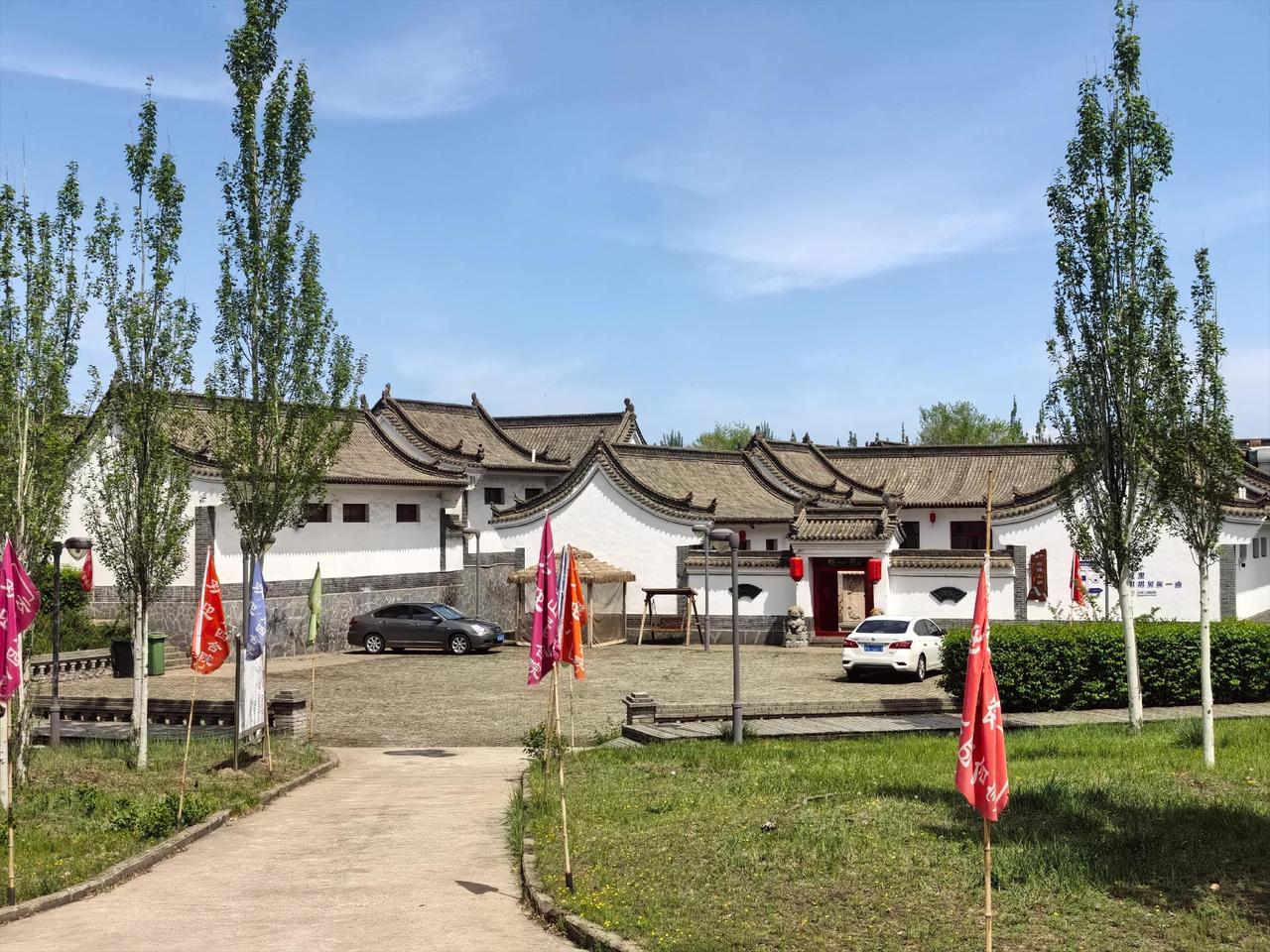 再次回到大同石头村，感受这里的宁静与舒坦，这里郁郁葱葱，呼吸着大自然的气息，漫步