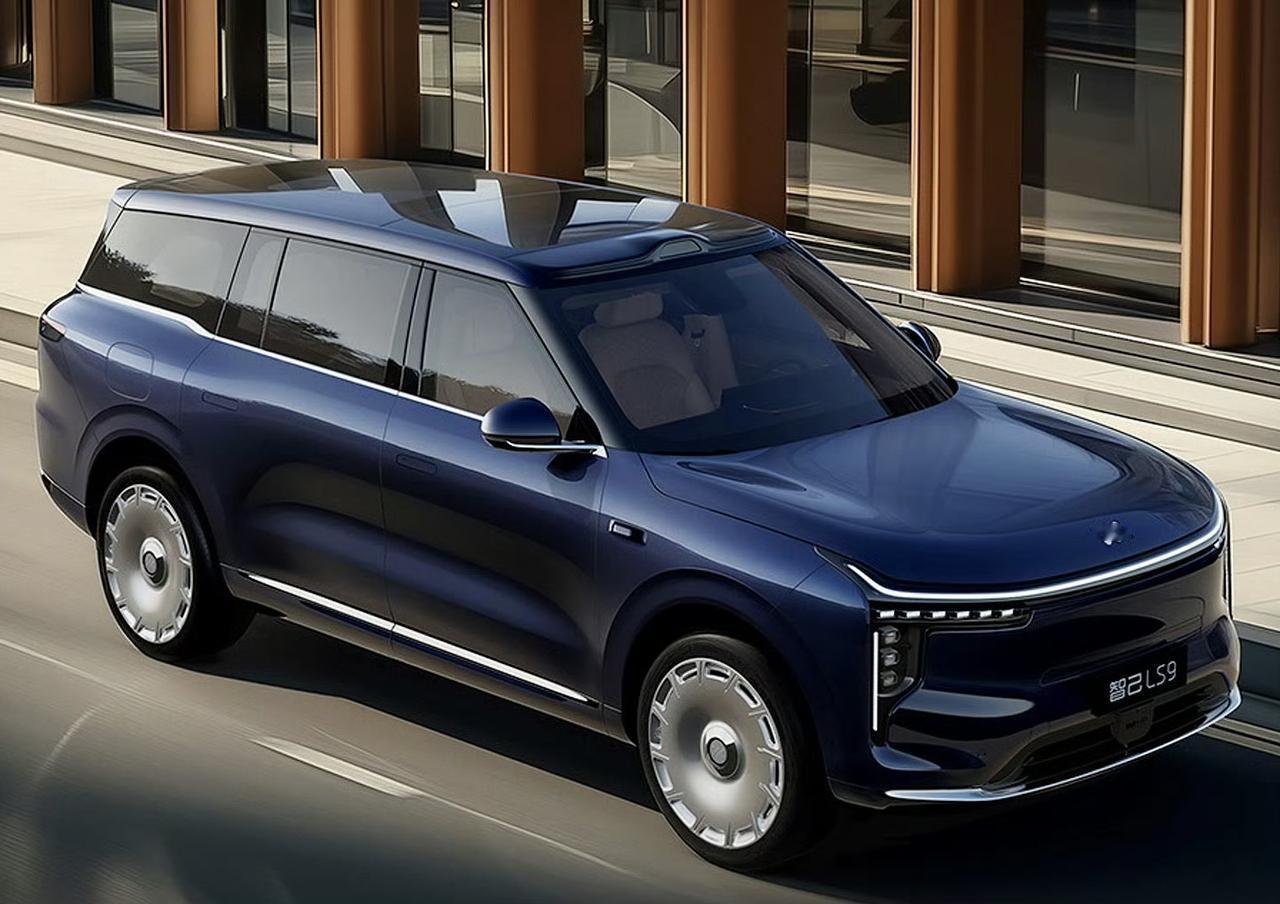 增程和插混之争一直是新能源车的热门话题，智己LS9和领克900这两台大型SUV就