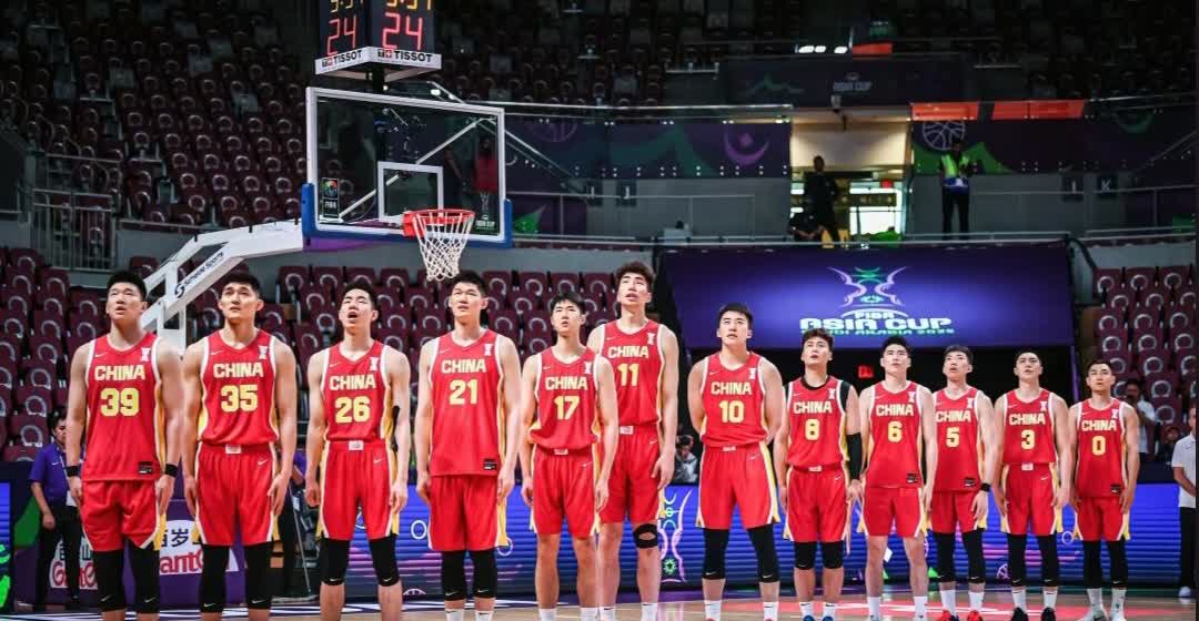 最近，国际篮联公布了最新的世界排名，亚洲杯亚军中国男篮，排在第27位，排