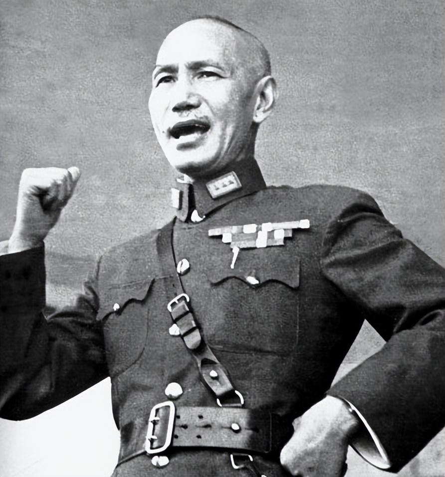 1949年6月21日，蒋介石在福州机场召开军事会议，兵团司令刘汝明、军长刘汝珍、