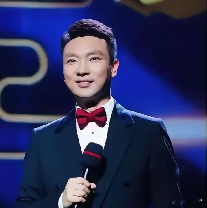 央视主持人康辉说：我下班回到家之后，我太太突然很严肃的跟我说，我可能得跟你谈谈，