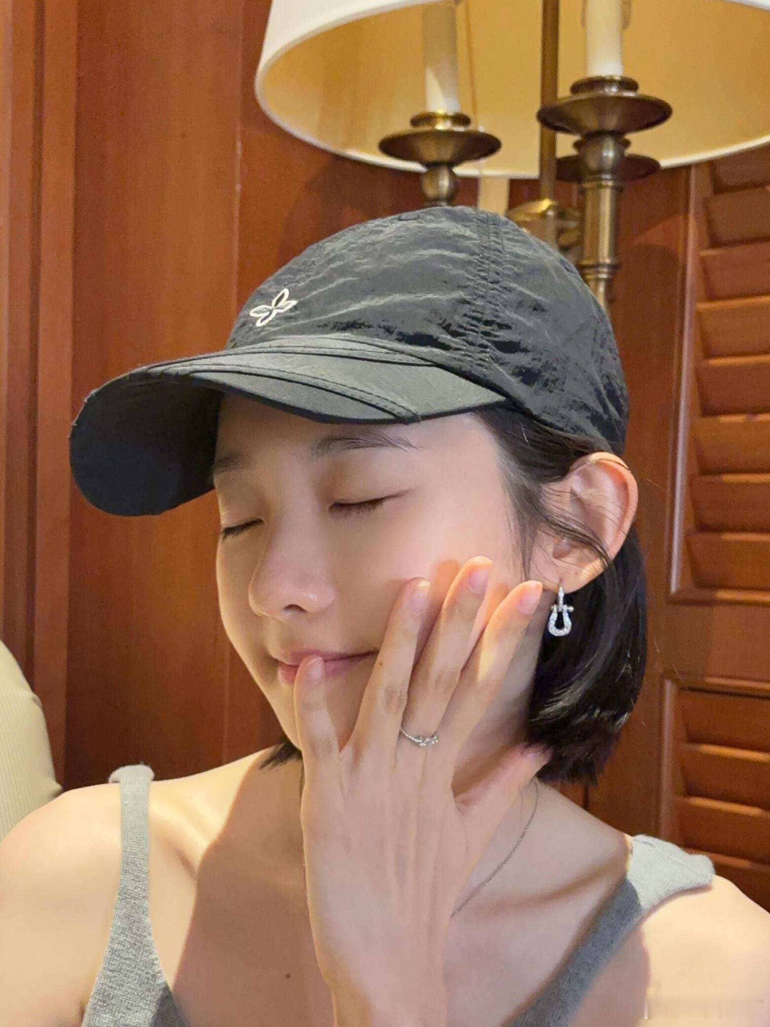 张艺凡夏日碎片​​​