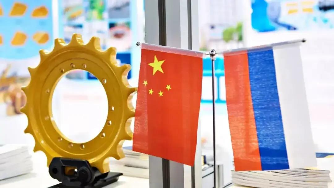 乌克兰明白了，都以为是伊朗、朝鲜在给俄罗斯输血，谁承想，真正让莫斯科站稳的，是那