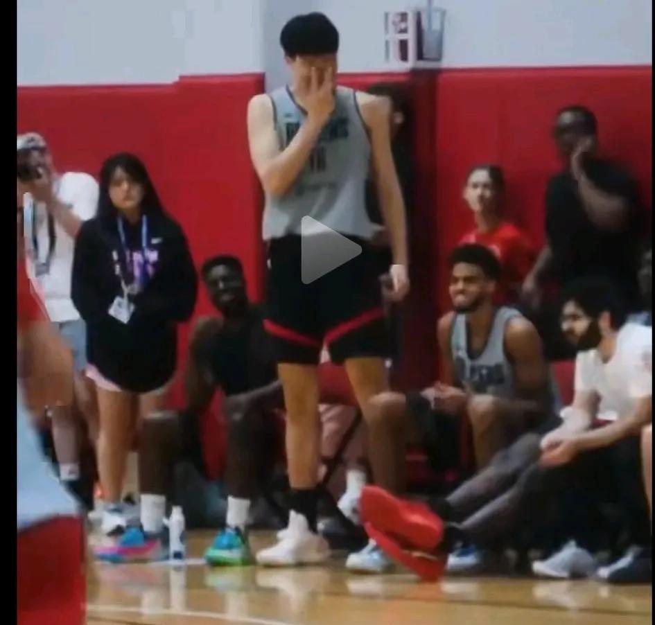 杨瀚森存在感好强啊，平时训练也要做鬼脸，融入这支球队如今的杨瀚森，完全融入了这