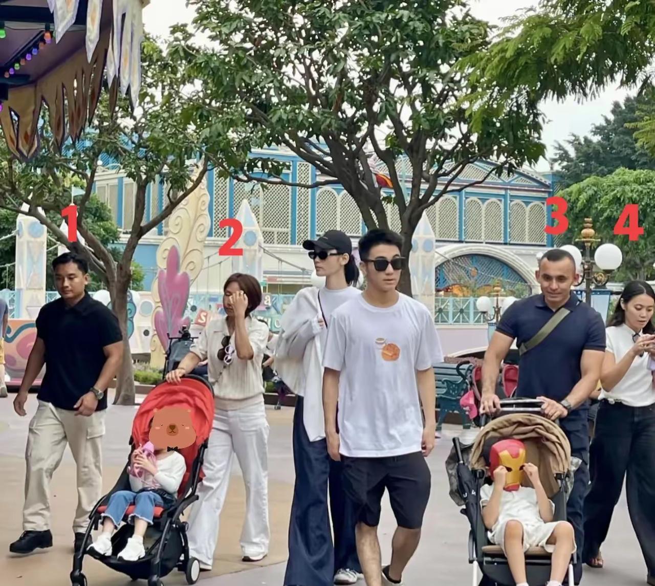 奚梦瑶夫妇带娃逛迪士尼，4个保姆随性好有排场，何猷君本人不高、长得也很一般，亲自