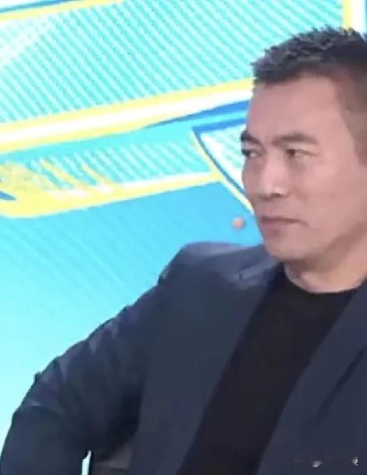黄健翔一语道破！这就是国足与日本队的差距所在！董路还在认为是主教练久尔杰维奇的问