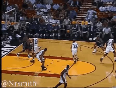 NBA历史三大“飞人”：乔丹、科比、卡特，职业生涯最强隔扣对比，谁是最强实战扣将