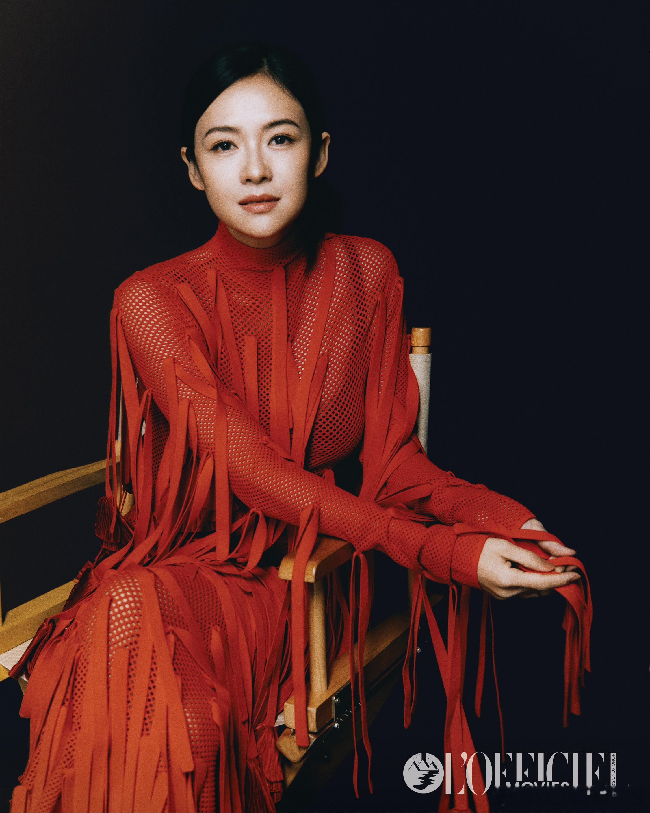 章子怡奖杯版脸颊比心“角色需要的样子就是我该有的样子”——这话从章子怡嘴里说出