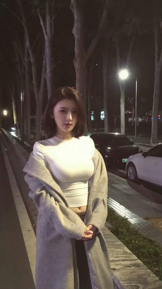 月光下，暮色中，朦胧的美感。