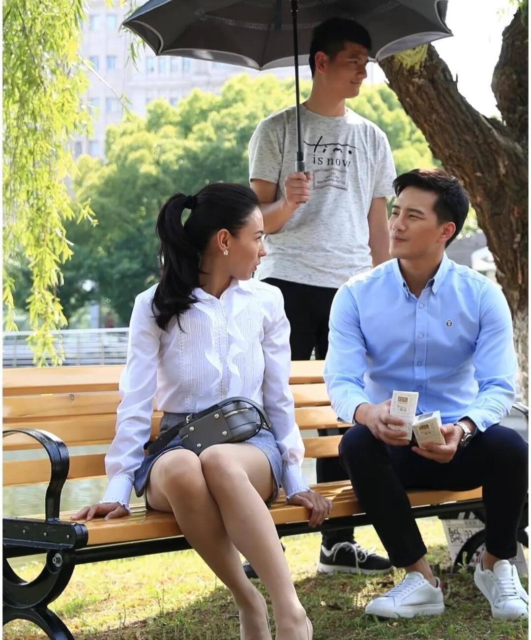 张柏芝这气质真是绝了，这可是随便抓拍的一张路透图啊，身材那么完美，不胖也不瘦，穿