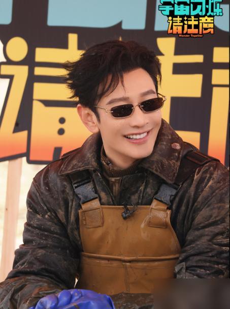 刚在《奔跑吧》被全组晾成透明人，转头就跟黄晓明联手赢炸了！你没看错，就是邵