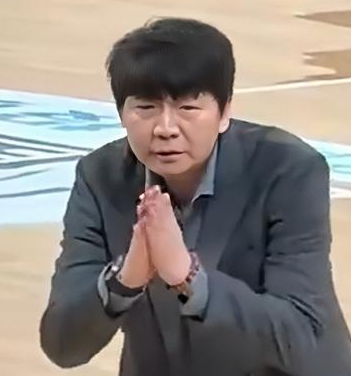 山东男篮主教练邱彪批评球队小外援。山东男篮不敌广州赛后，山东男篮主教练邱彪是批评