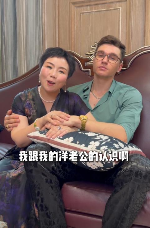 儿子一觉醒来天塌了，老外同学变后爸了！6月8日，广州70后单亲妈妈和儿子的俄罗斯