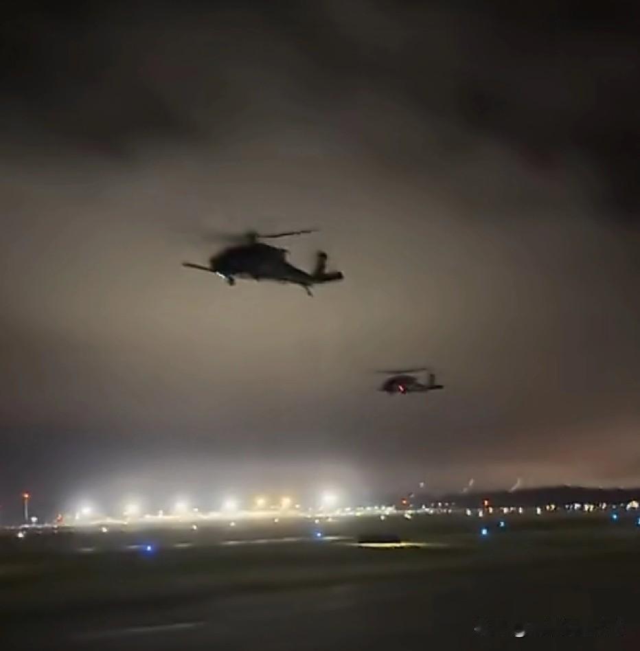 大国打小国就是砍瓜切菜一样容易！看看美军的直升机，几乎就是贴着委内瑞拉的地面大摇