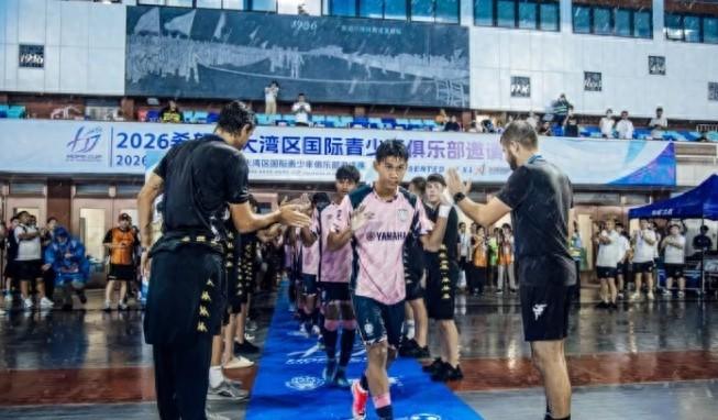 欧洲球探山姆表示：“我们这个圈子过去这么多年来一直没有关注过中国足球，水平不高是