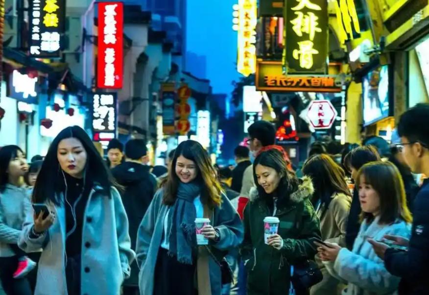 韩国为什么被戏称为“首尔共和国”？目前，韩国人口密度已达到516人/平方公里，这