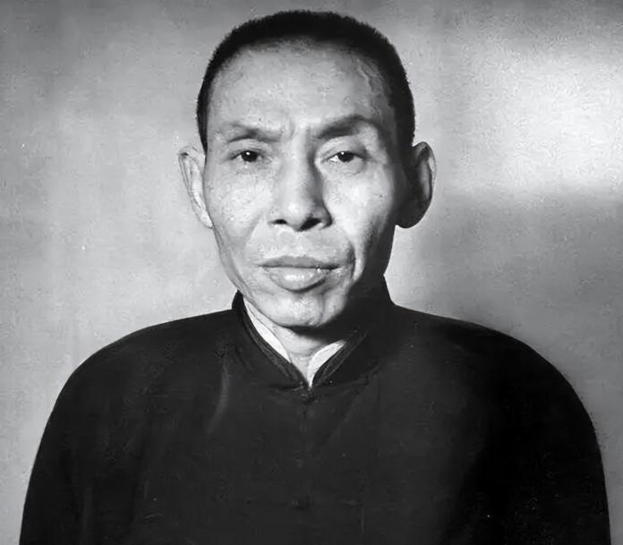 1951年，杜月笙卧床不起，就在他临终前最后一天，他让女儿去银行取一个保险柜。家
