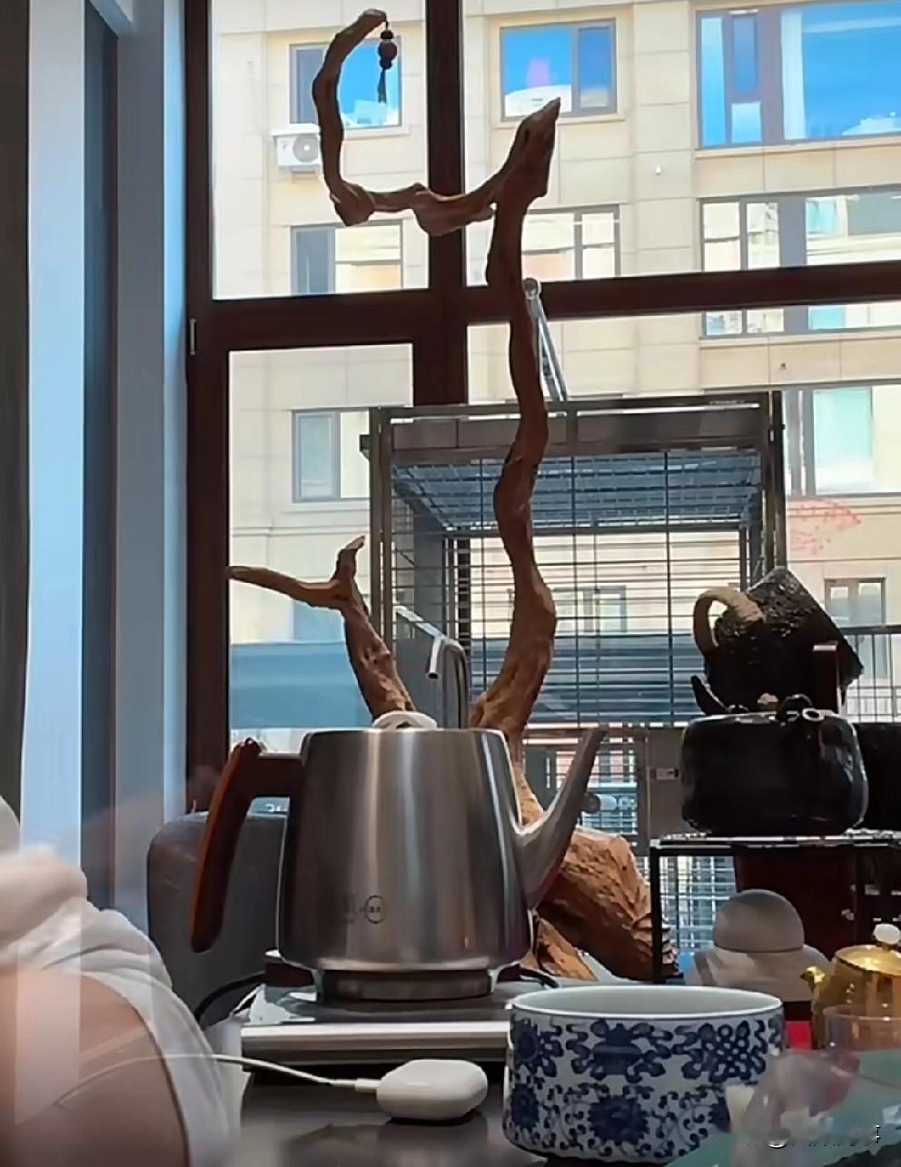 T佑自爆收入，驾驶奔腾小马见品牌商被嘲笑！看到粉丝扣字