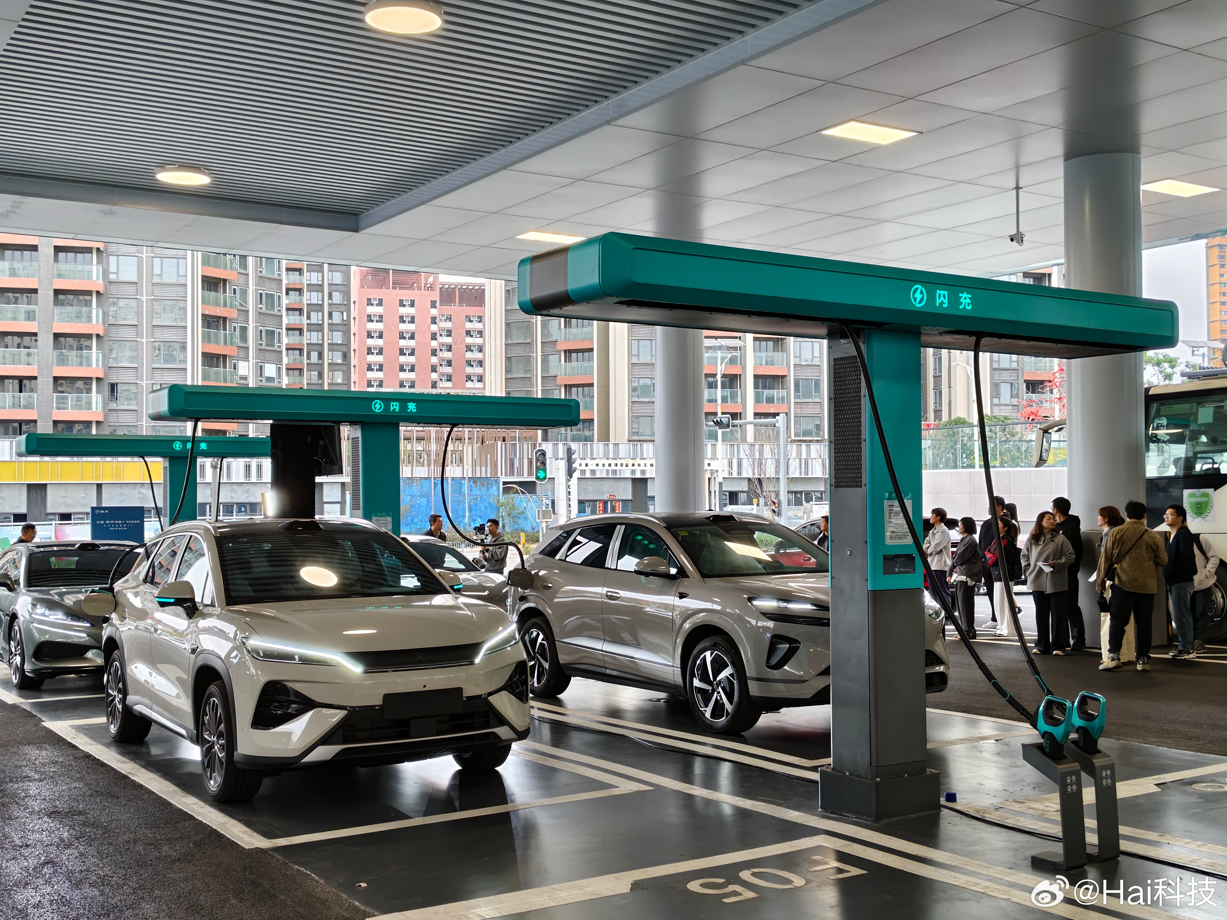 一大早奔赴坪山来参加全新腾势Z9GT闪充体验活动，这次闪充站已经拆了所有围挡，