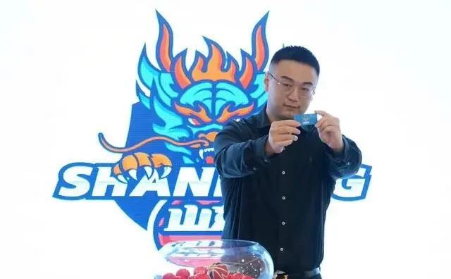 曝四川男篮管理层爆发激烈分歧！据媒体人付政浩透露，四川锦城男篮管理层爆发激烈的