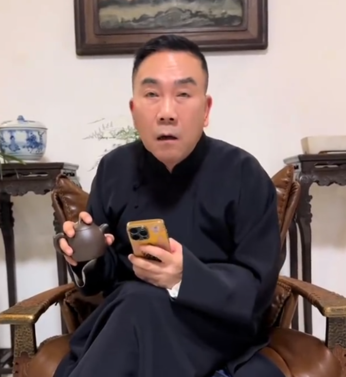 杨议在近期的直播过程中，谈及了郭德纲，并最终透露了与郭德纲“关系闹僵”的缘由。他